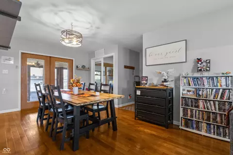 Dining - 1504 Mcclure Rd, Columbus, IN 47201 photo 2 of 3