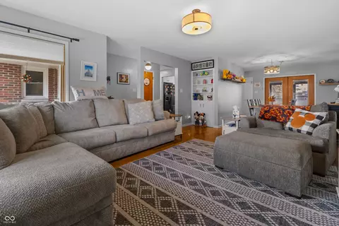 Living - 1504 Mcclure Rd, Columbus, IN 47201 photo 1 of 3