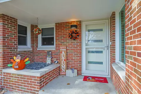Exterior - 1504 Mcclure Rd, Columbus, IN 47201 photo 8 of 20