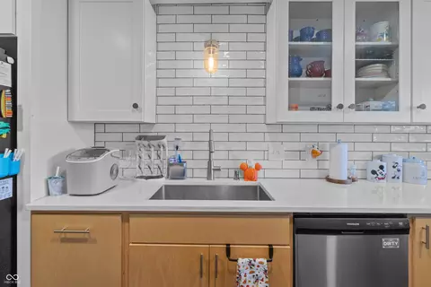 Kitchen - 1504 Mcclure Rd, Columbus, IN 47201 photo 1 of 11