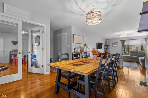 Dining - 1504 Mcclure Rd, Columbus, IN 47201 photo 1 of 3