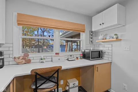 Kitchen - 1504 Mcclure Rd, Columbus, IN 47201 photo 11 of 11