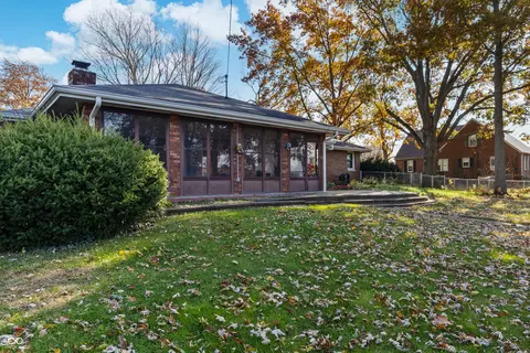 Exterior - 1504 Mcclure Rd, Columbus, IN 47201 photo 3 of 20