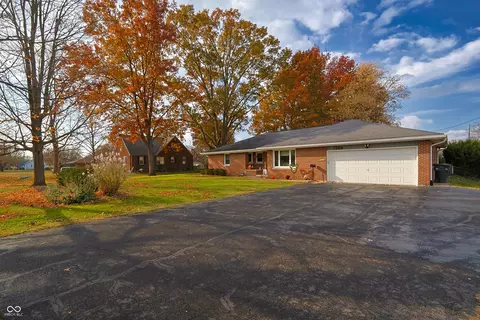 Exterior - 1504 Mcclure Rd, Columbus, IN 47201 photo 6 of 20
