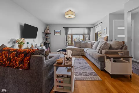 Living - 1504 Mcclure Rd, Columbus, IN 47201 photo 3 of 3