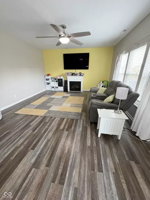 Living - 2607 Twinleaf Dr, Plainfield, IN 46168 photo 1 of 2