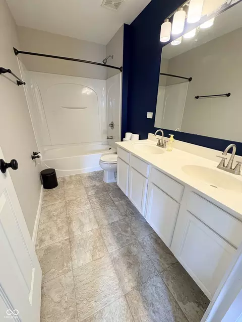 Bath - 2607 Twinleaf Dr, Plainfield, IN 46168 photo 2 of 4