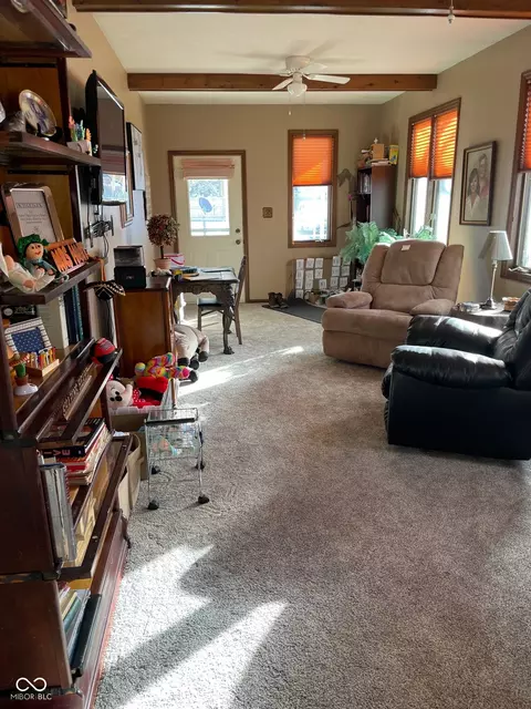 Living - 1012 Liberty St, Covington, IN 47932 photo 2 of 4