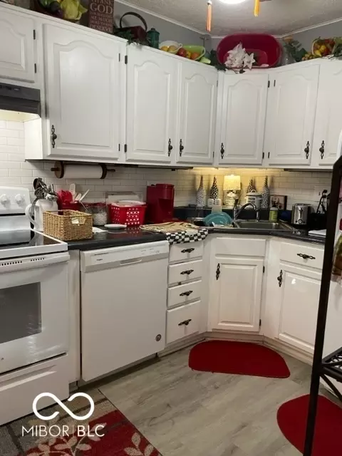 Kitchen - 1012 Liberty St, Covington, IN 47932 photo 6 of 7