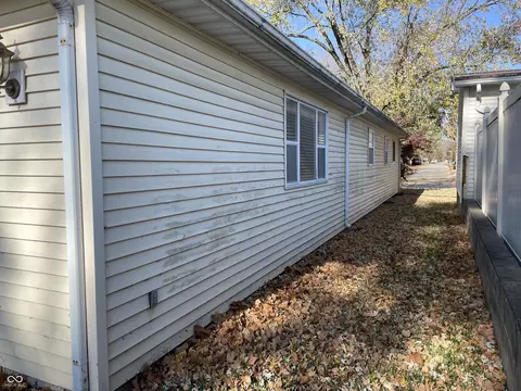 Exterior - 1012 Liberty St, Covington, IN 47932 photo 5 of 9