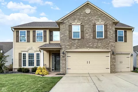 4548 W Woodtrail Ct, New Palestine, IN 46163