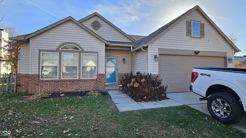 4531 Hunt Master Ct, Indianapolis, IN 46268