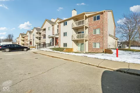12515 Timber Creek Dr UNIT 11, Carmel, IN 46032