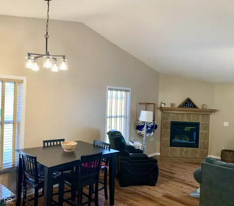 Dining - 1004 Gray Squirrel Dr, Pendleton, IN 46064 photo 1 of 2