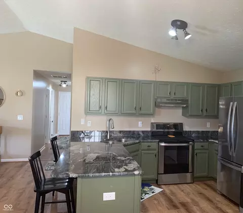 Kitchen - 1004 Gray Squirrel Dr, Pendleton, IN 46064 photo 2 of 7