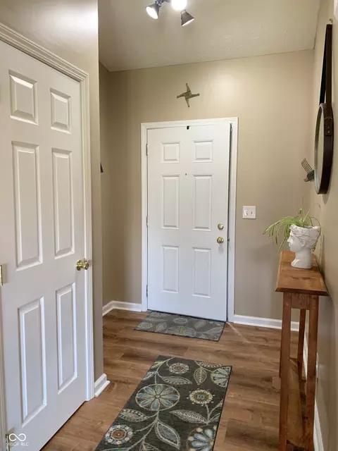 Entry Way - 1004 Gray Squirrel Dr, Pendleton, IN 46064 photo 2 of 3