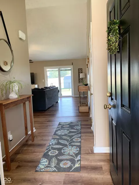 Entry Way - 1004 Gray Squirrel Dr, Pendleton, IN 46064 photo 1 of 3