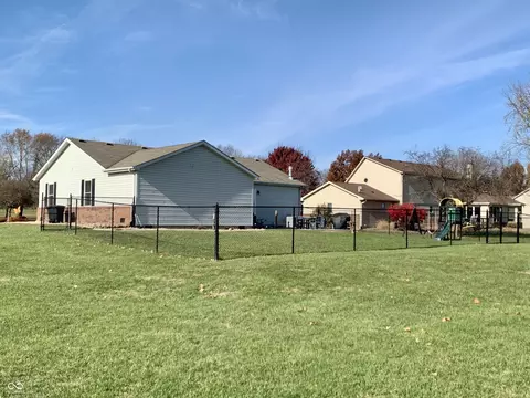 Exterior - 1004 Gray Squirrel Dr, Pendleton, IN 46064 photo 9 of 17