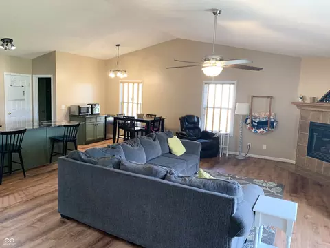 Living - 1004 Gray Squirrel Dr, Pendleton, IN 46064 photo 3 of 7