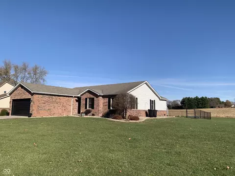 Exterior - 1004 Gray Squirrel Dr, Pendleton, IN 46064 photo 4 of 17