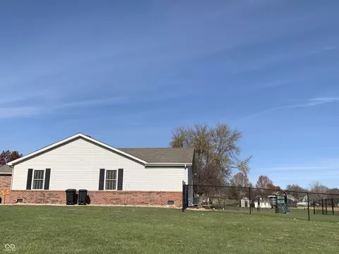 Exterior - 1004 Gray Squirrel Dr, Pendleton, IN 46064 photo 13 of 17