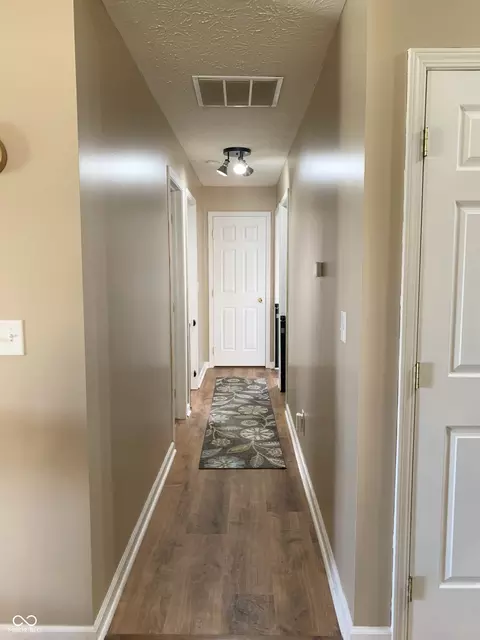 Entry Way - 1004 Gray Squirrel Dr, Pendleton, IN 46064 photo 3 of 3