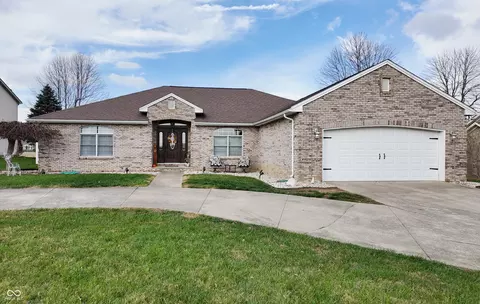 62 Bittersweet Ct, Seymour, IN 47274