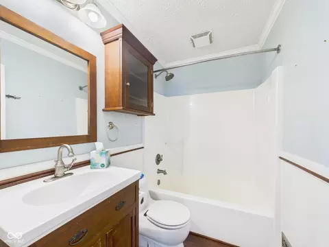 Bath - 2916 Market St, Pendleton, IN 46064 photo 1 of 1