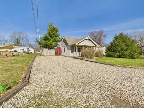 Exterior - 2916 Market St, Pendleton, IN 46064 photo 2 of 8