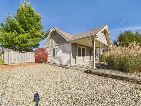 Exterior - 2916 Market St, Pendleton, IN 46064 photo 3 of 8