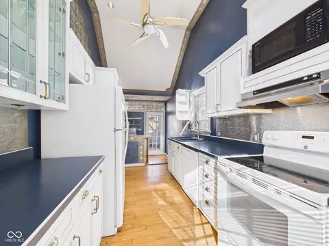 Kitchen - 2916 Market St, Pendleton, IN 46064 photo 2 of 2