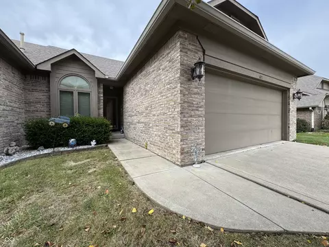 673 Brook Dr, Greenwood, IN 46143