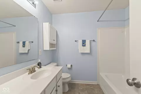 Bath - 5497 Northlands Ter, Plainfield, IN 46168 photo 3 of 5