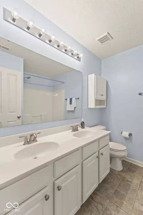 Bath - 5497 Northlands Ter, Plainfield, IN 46168 photo 2 of 5