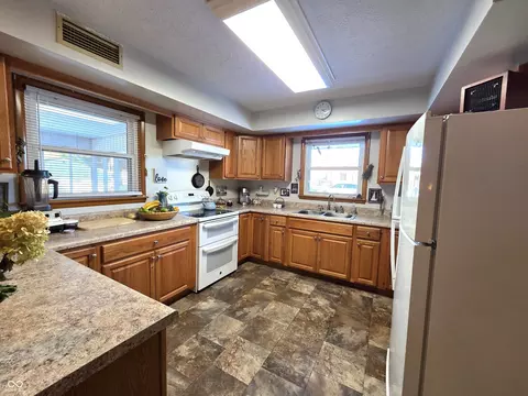 Kitchen - 102 Grant St, Waldron, IN 46182 photo 3 of 6