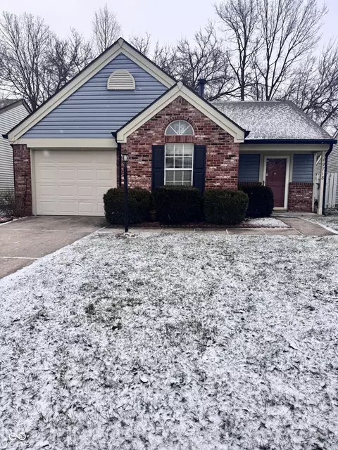 9718 Alexander Ln, Fishers, IN 46038