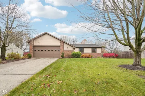 609 Sunblest Blvd S, Fishers, IN 46038