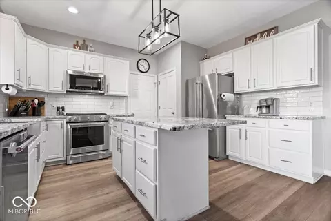 Kitchen - 12720 Mojave Dr, Fishers, IN 46037 photo 4 of 4