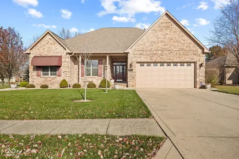 5166 Copperwood Dr, Greenwood, IN 46143