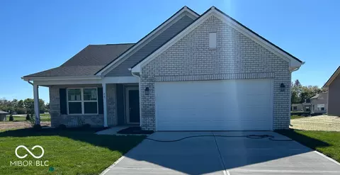 176 Luna Pl, Shelbyville, IN 46176
