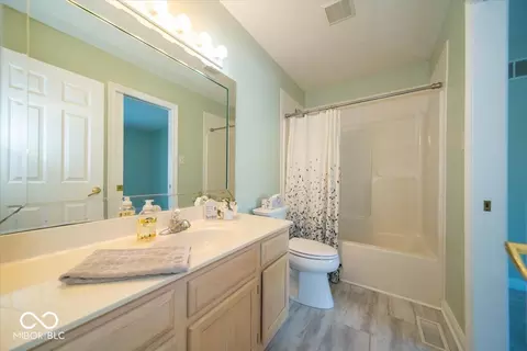 Bath - 7300 Pymbroke Cir, Fishers, IN 46038 photo 3 of 3