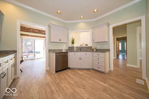 Kitchen - 7300 Pymbroke Cir, Fishers, IN 46038 photo 2 of 3