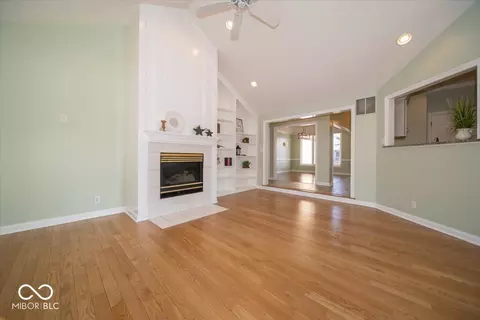 Living - 7300 Pymbroke Cir, Fishers, IN 46038 photo 2 of 4