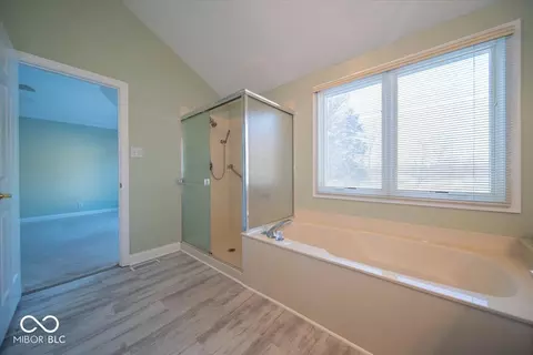 Bath - 7300 Pymbroke Cir, Fishers, IN 46038 photo 2 of 3