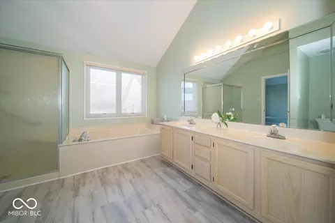 Bath - 7300 Pymbroke Cir, Fishers, IN 46038 photo 1 of 3