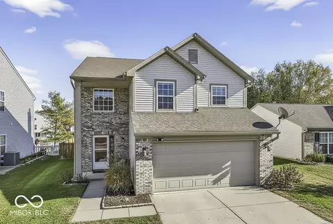 7033 Harness Lakes Dr, Indianapolis, IN 46217