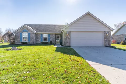 4857 W Stonehaven Ln, New Palestine, IN 46163