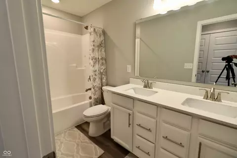Bath - 8746 Lester Pl, Pendleton, IN 46064 photo 2 of 6