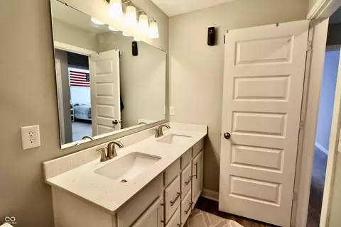 Bath - 8746 Lester Pl, Pendleton, IN 46064 photo 3 of 6