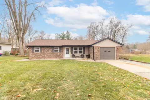 125 Nixon Dr, New Castle, IN 47362